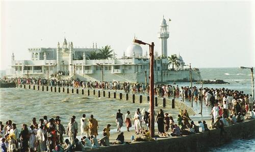 Haji ali daragh. Religious Spot Darshan in Mumbai
